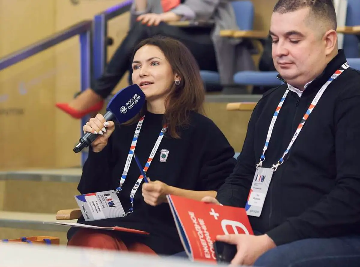 Визуальная система среды для Russian Internet Week / RIW | Сетка — социальная сеть от hh.ru