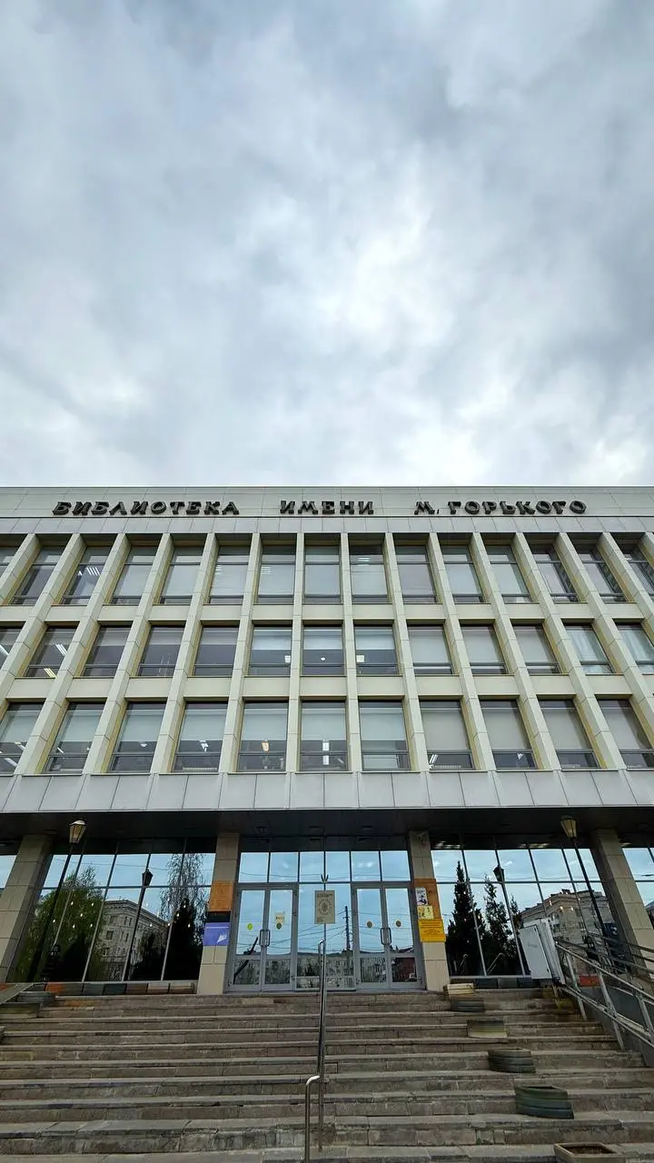 Библиотека им. Горькова
Недавно был в недрах Волгоградской Горьковской библиотеки.
Это четырёхъярусное подземное книгохранилище, заполненное стеллажами | Сетка — социальная сеть от hh.ru