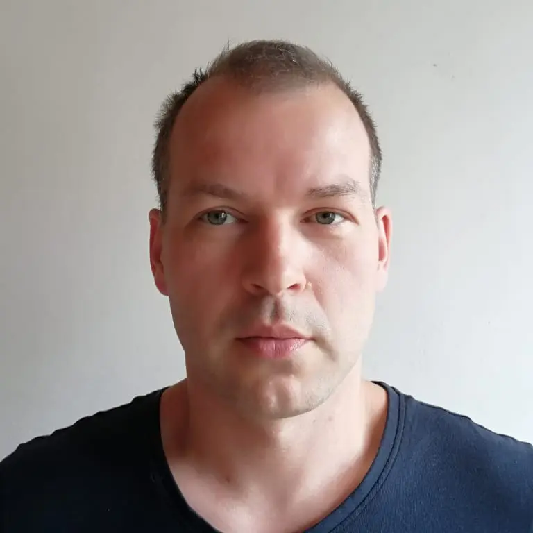 Денис Садаков