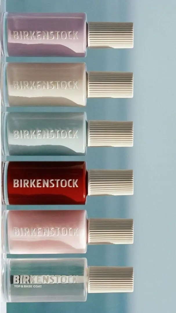 Четверговый бренд-дайджест возвращается:
➡️ Birkenstock
Вы вообще знали, что у бренда есть линейка уходовой косметики для ног? Об этом расскажу отдельно, а на днях они выпустили лаки для ногтей в цвет... | Сетка — социальная сеть от hh.ru