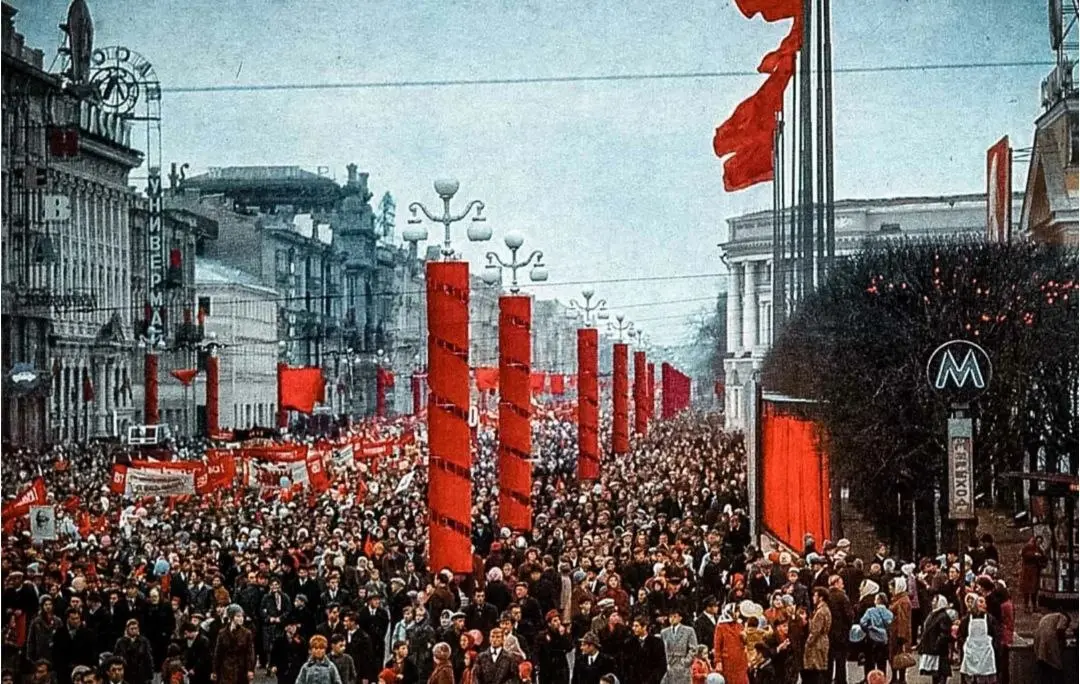 ПОЗДРАВЛЯЕМ!
Желаем вам неиссякаемой энергии, профессиональных успехов и благополучия.
Желаем смелых идей, надёжных партнёров, достойных результатов и времени на то, что по‑настоящему радует | Сетка — социальная сеть от hh.ru