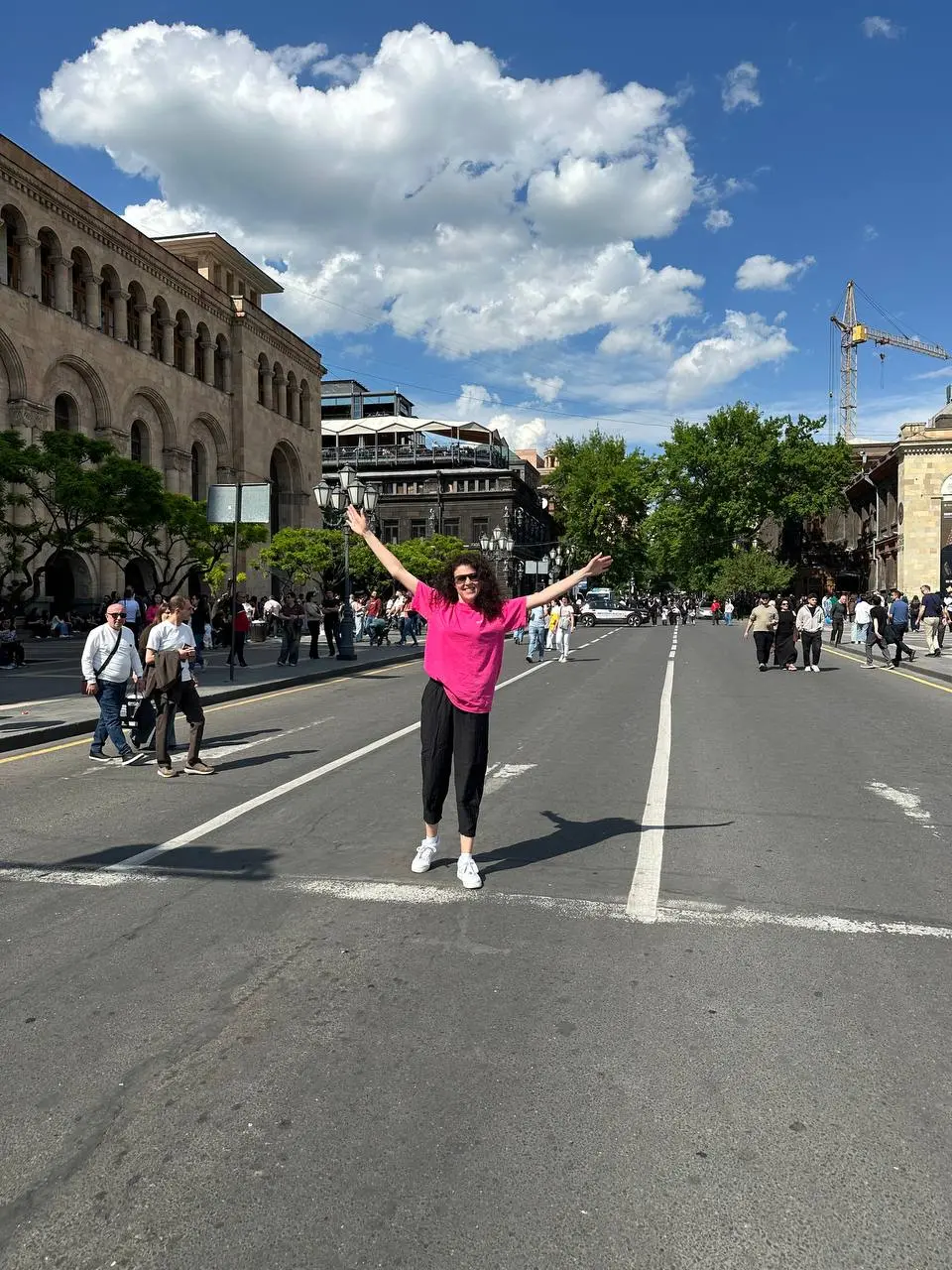С праздником труда!!!
Я пишу вам из Еревана.
И я обожаю эти горы, этот воздух, это армянское гостеприимство.
🏔️Армения для меня — это место не про «дело, тянуть, успевать» | Сетка — социальная сеть от hh.ru