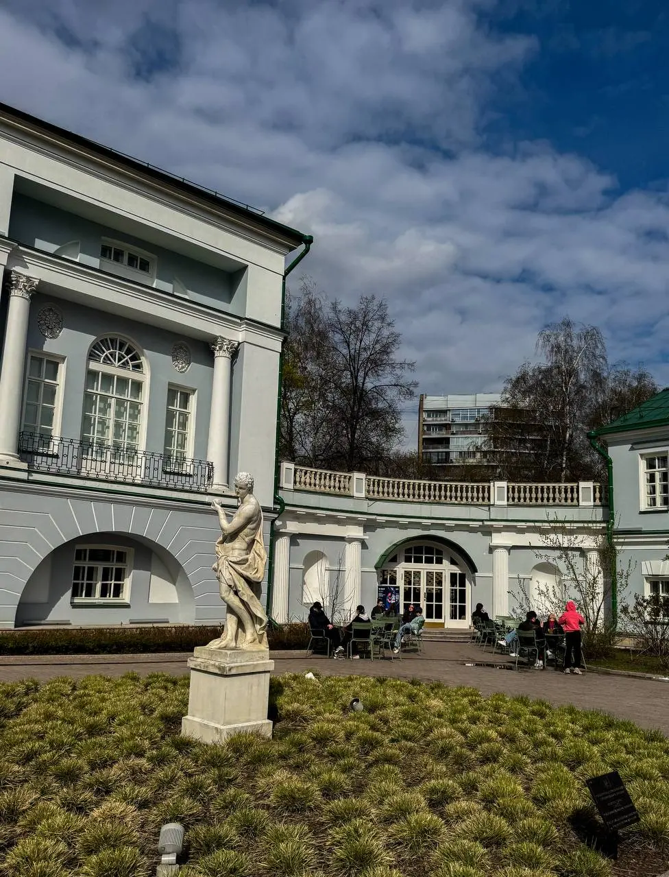 Ritmo X Giardino
м Баррикадная / м Пушкинская
Малая Никитская ул., 12, стр. 12
https://yandex | Сетка — социальная сеть от hh.ru