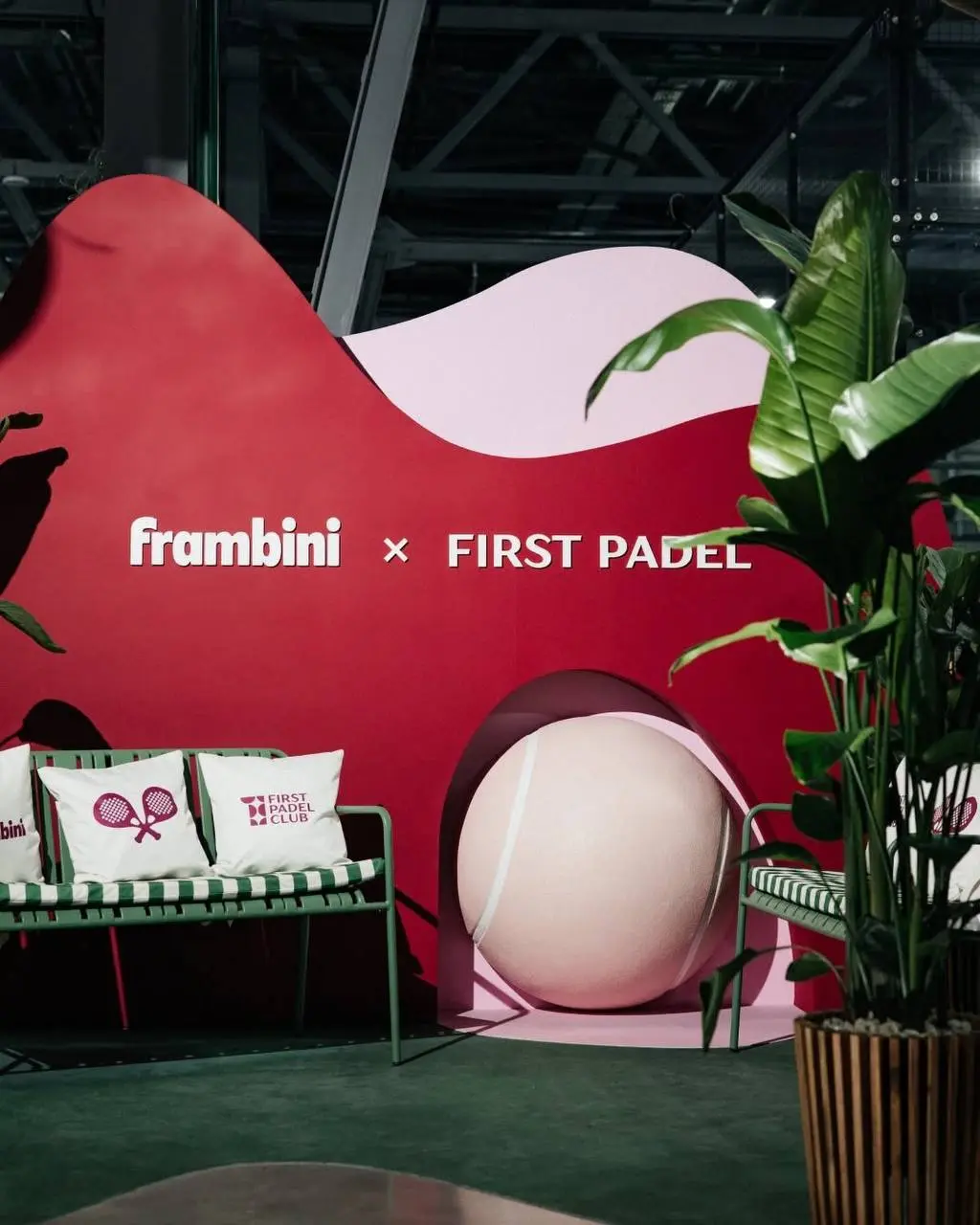 Коллаборация дня: Frambini x First Padel Club
Первый брендированный корт Frambini и First Padel Club открылся в Москве. Frambini, в целом, взяли курс на коллаборации | Сетка — социальная сеть от hh.ru