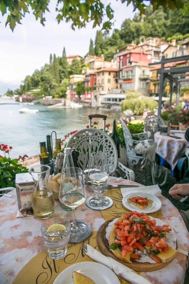 🇮🇹 Комо: когда тишина звучит как музыка Верди
⠀
Озеро Комо — не просто водоём. Это зеркало, в котором отражаются горы, виллы и время | Сетка — социальная сеть от hh.ru