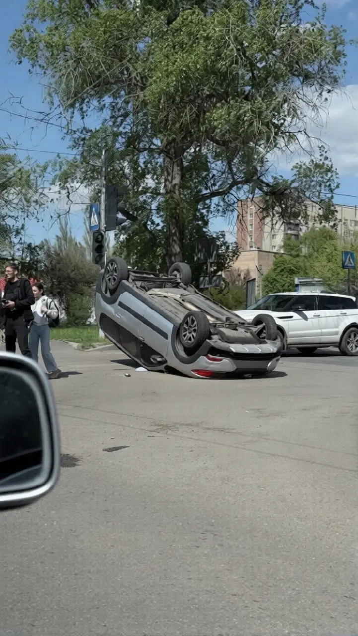 ДТП с перевёртышем в Пролетарском районе Донецка | Сетка — социальная сеть от hh.ru