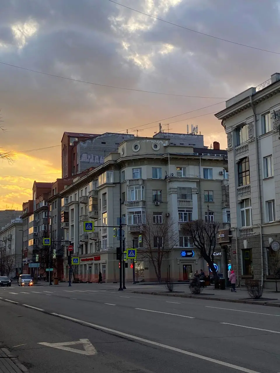 irk —> krsk📍
// отдыхала как самый настоящий турист [ с огромной программой 🤍 ]
// город понравился!
он изначально мне показался каким-то родным, спокойным
иии думаю, что я сюда ещё приеду 🤩 ✨ | Сетка — социальная сеть от hh.ru