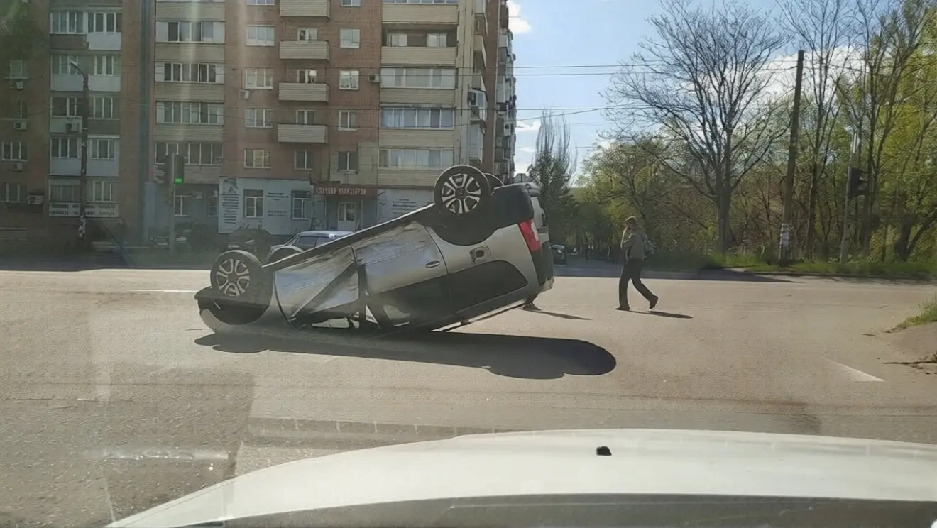 Ещё фото с места ДТП с перевёртышем | Сетка — социальная сеть от hh.ru