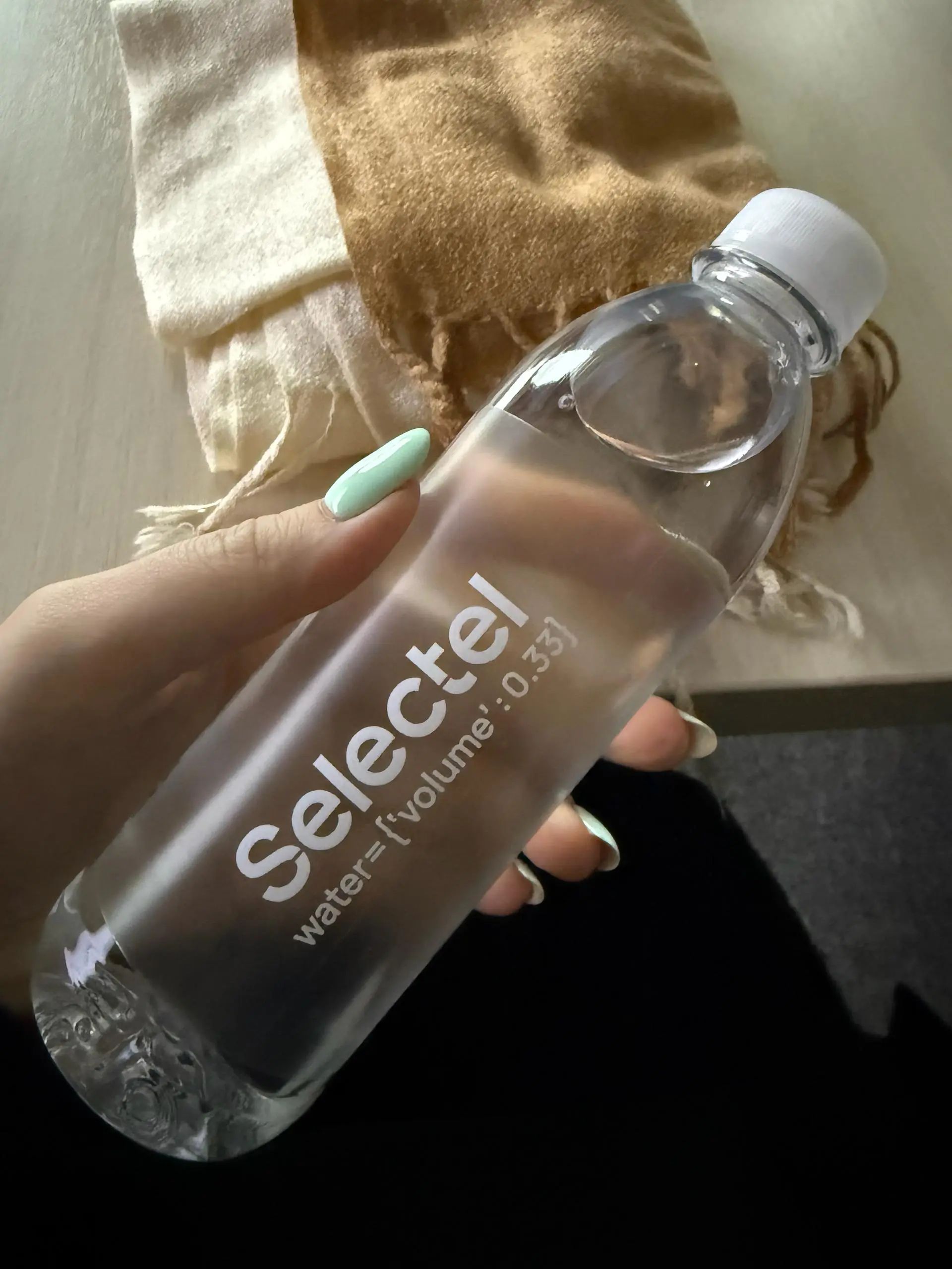 На днях я попала на экскурсию в московский ЦОД компании Selectel, и мне очень понравилось!
Группа была небольшая (человек 10-12), и мы поделились на две | Сетка — социальная сеть от hh.ru
