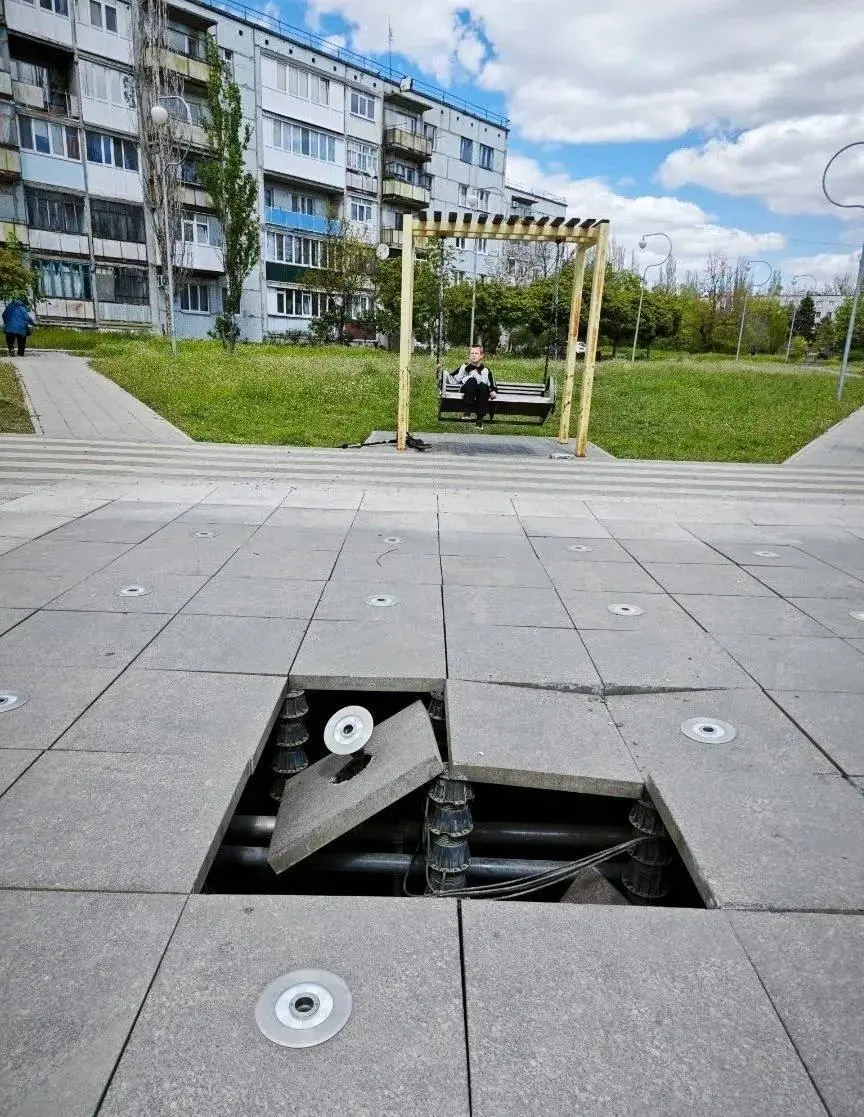 В центре Зугрэса провалилась плитка на фонтане | Сетка — социальная сеть от hh.ru