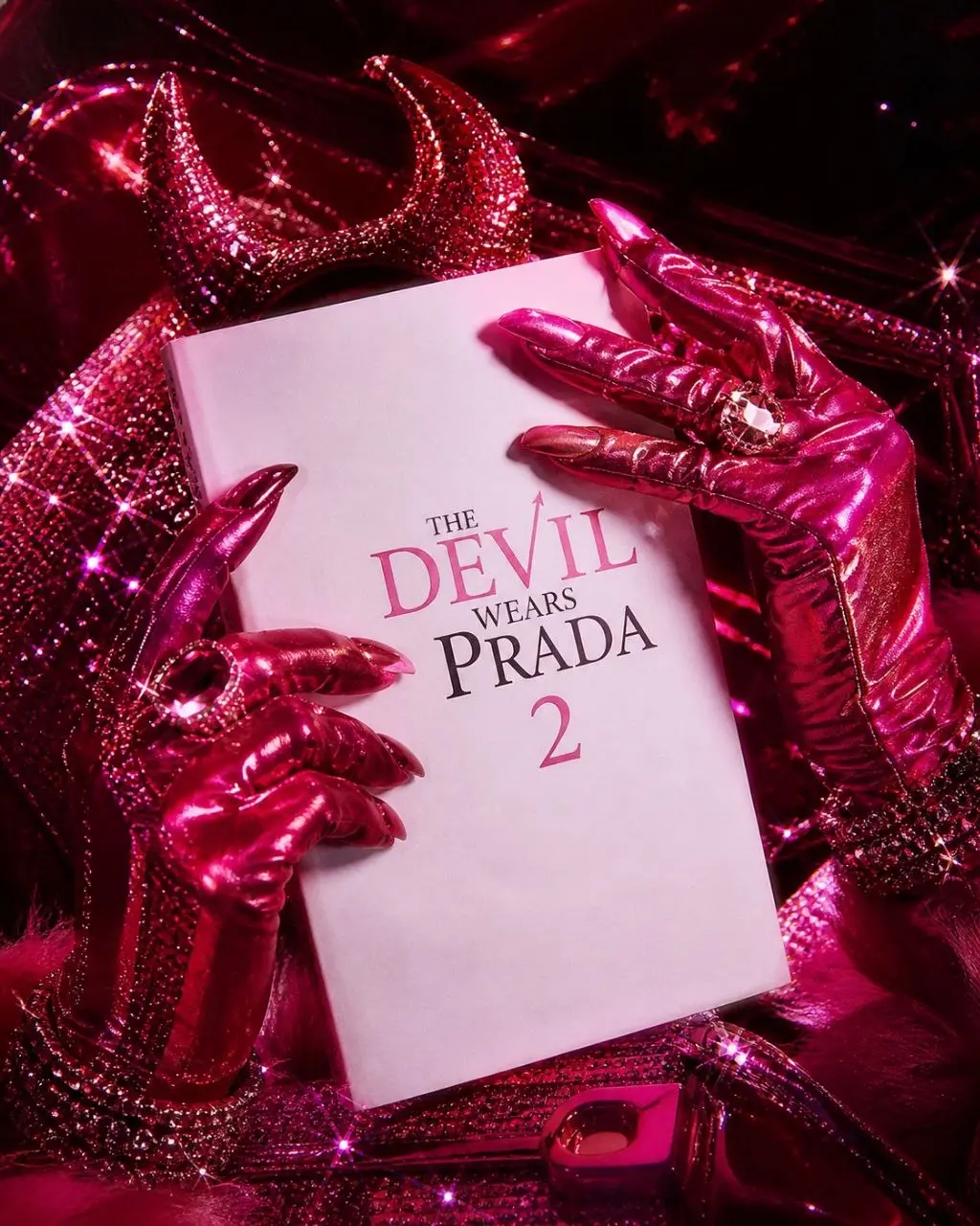 Дьявол носит Prada 2 не обошел и меня, журналисты обратились за комментарием о феномене первой части. Что я могу сказать?
• Почему нет Оскара? Это не оскароносный фильм. Ни в коем случае | Сетка — социальная сеть от hh.ru