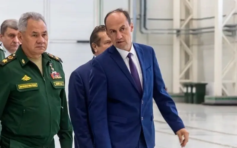 Задержан глава красноярского завода «Красмаш» (производитель ракет «Сармат»).
Гендиректор Александр Гаврилов находится в СИЗО с конца апреля | Сетка — социальная сеть от hh.ru