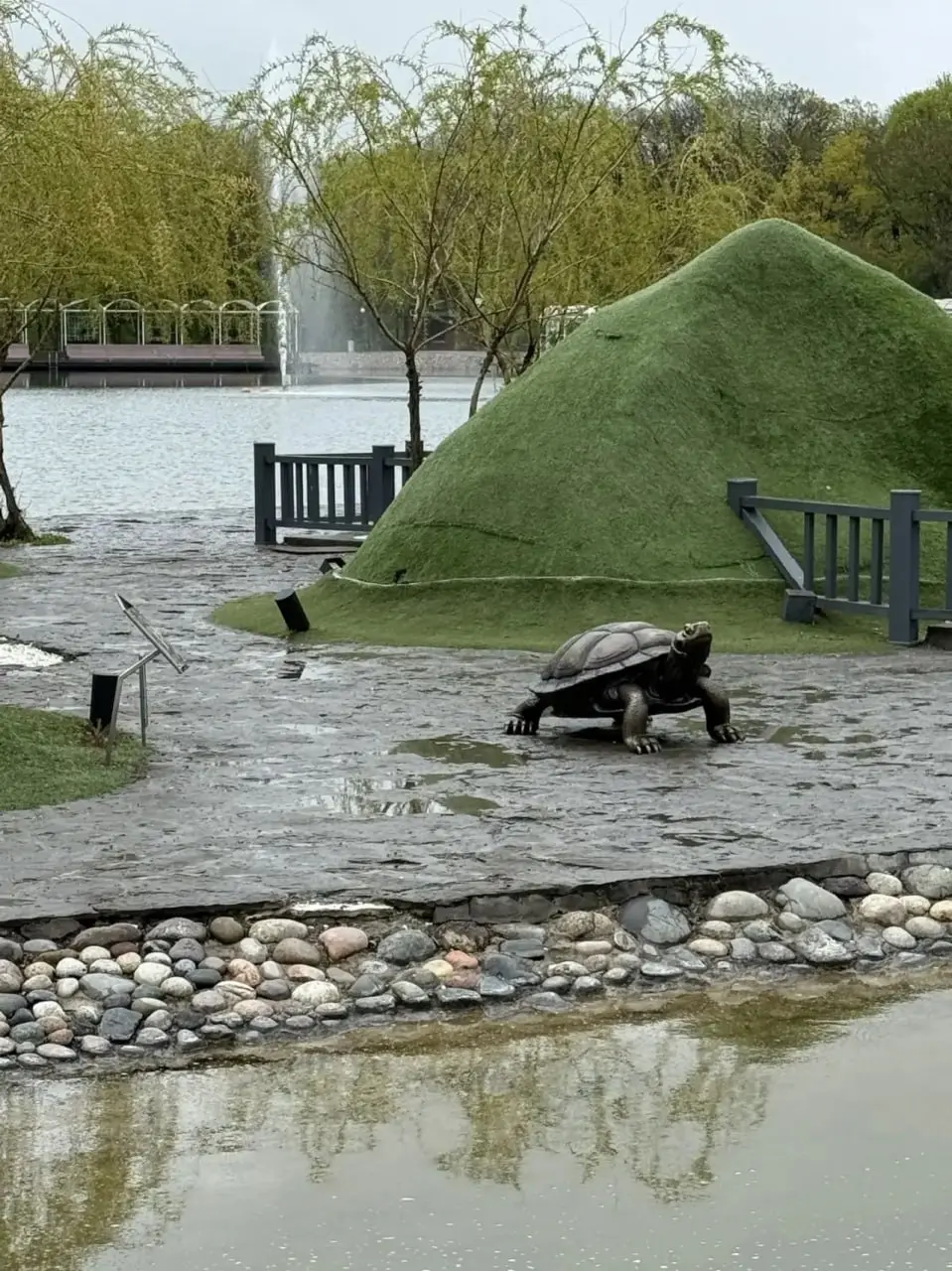 🐢 В Железноводске появился новый арт-объект — скульптура черепахи
Её установили у озера Тридцатка, где живут красноухие черепахи, сообщили в администрации курорта | Сетка — социальная сеть от hh.ru