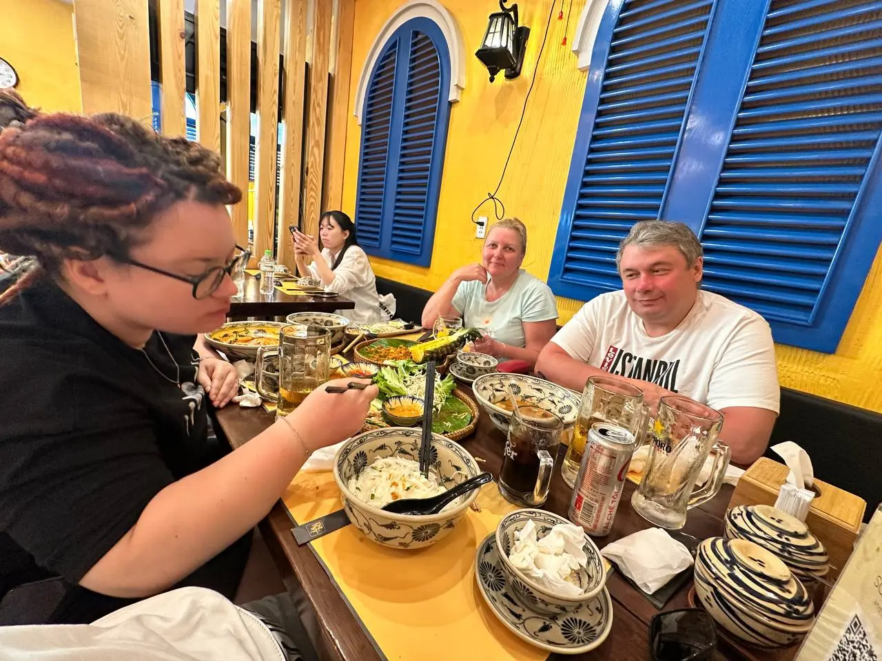 🇻🇳 Во Вьетнаме мы ходили в ресторан упомянутый в гайде Мишлен!
📍Ăn Thôi - 안토이 2 — Нячанг
Рейтинг 5 из 3765 отзывов 😱 на гугловских картах
К самому An Thoi в Нячанге Michelin пока не пишет официальный ... | Сетка — социальная сеть от hh.ru