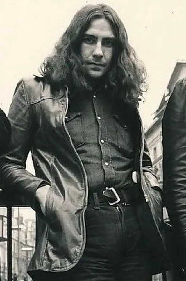 5 мая 1948 года родился Билл Уорд, автор песен и легендарный барабанщик Black Sabbath
По версии журнала Rolling Stone, он занимает 42 место в списке «100 величайших барабанщиков всех времён» | Сетка — социальная сеть от hh.ru