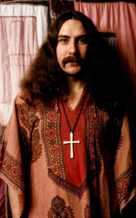 5 мая 1948 года родился Билл Уорд, автор песен и легендарный барабанщик Black Sabbath
По версии журнала Rolling Stone, он занимает 42 место в списке «100 величайших барабанщиков всех времён» | Сетка — социальная сеть от hh.ru