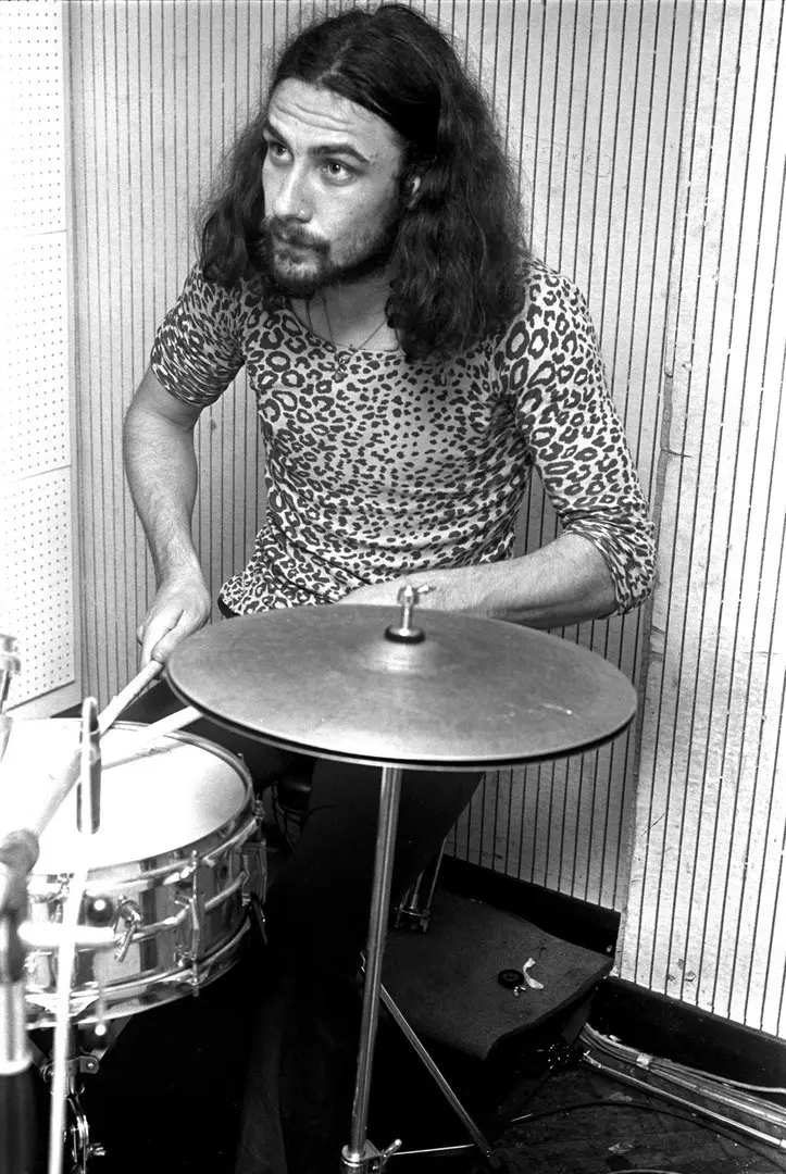 5 мая 1948 года родился Билл Уорд, автор песен и легендарный барабанщик Black Sabbath
По версии журнала Rolling Stone, он занимает 42 место в списке «100 величайших барабанщиков всех времён» | Сетка — социальная сеть от hh.ru