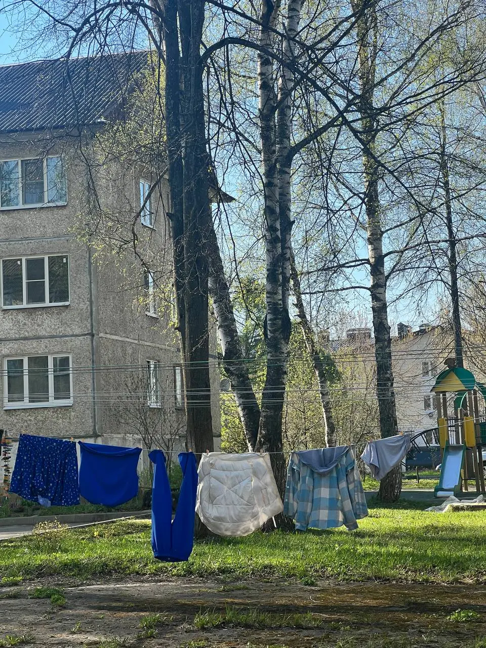 Суздальские зарисовки 😍
Началась прекрасная пора, когда возле каждого дома под окнами я вижу огромные ухоженные клумбы в цветах (и это заслуга людей, а не управляющей компании), когда можно гулять доп... | Сетка — социальная сеть от hh.ru