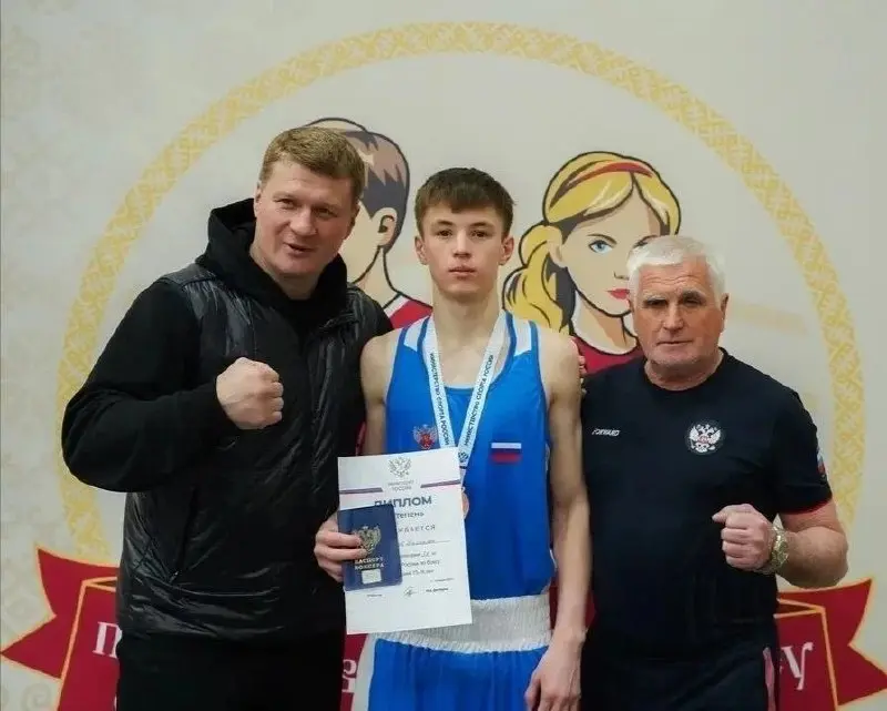 🥊 Юный минераловодец завоевал бронзу на Первенстве России по боксу
В Чехове завершилось Первенство России по боксу среди юношей 2010—2011 годов рождения | Сетка — социальная сеть от hh.ru