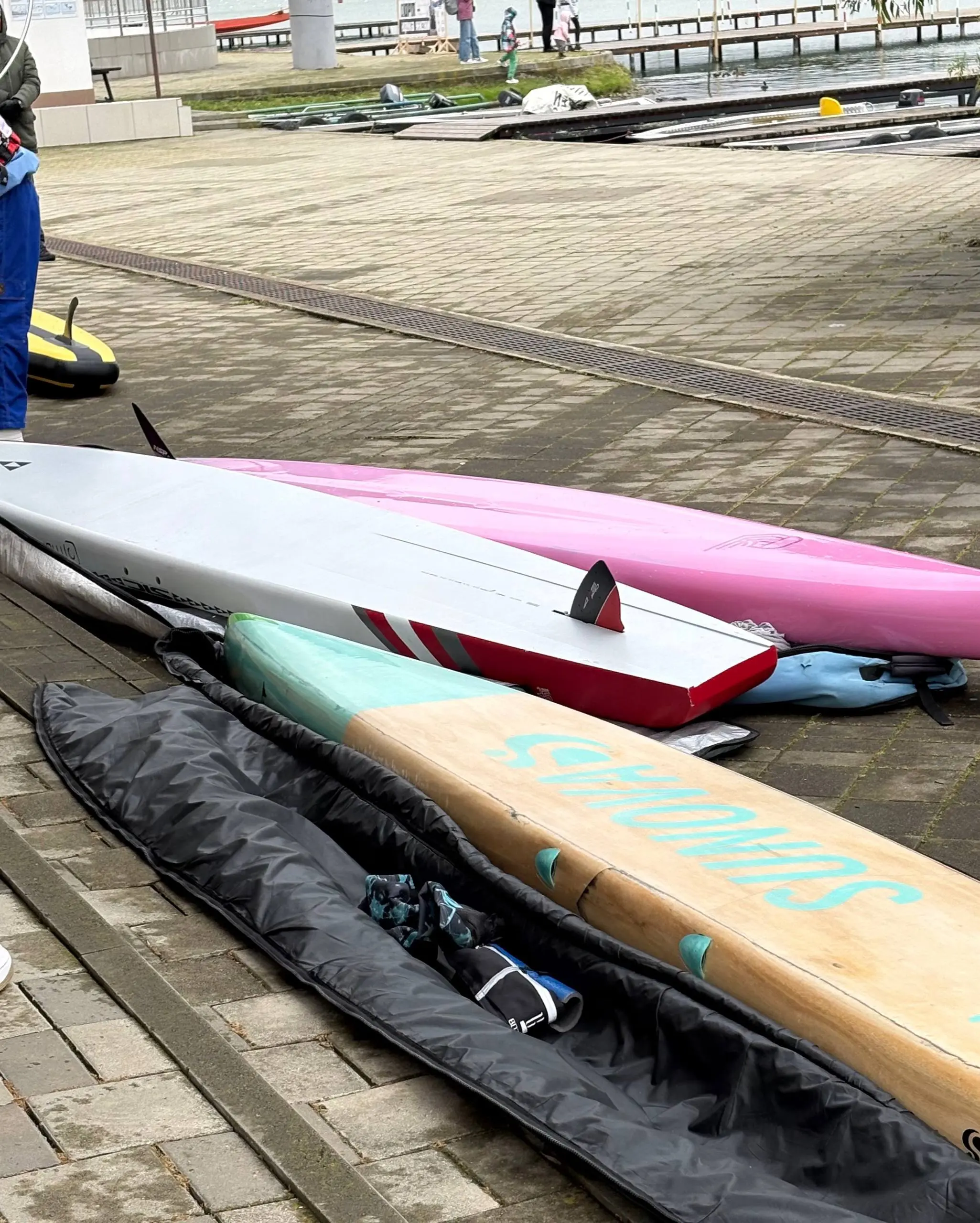 Не знаю, зачем…
но у меня есть судейская категория по серфингу 🏄‍♀️
И вот 2–3 мая первый опыт судейства.
Чемпионат и первенство Краснодарского края
в дисциплине «доска с веслом».
Честно - втянуло | Сетка — социальная сеть от hh.ru