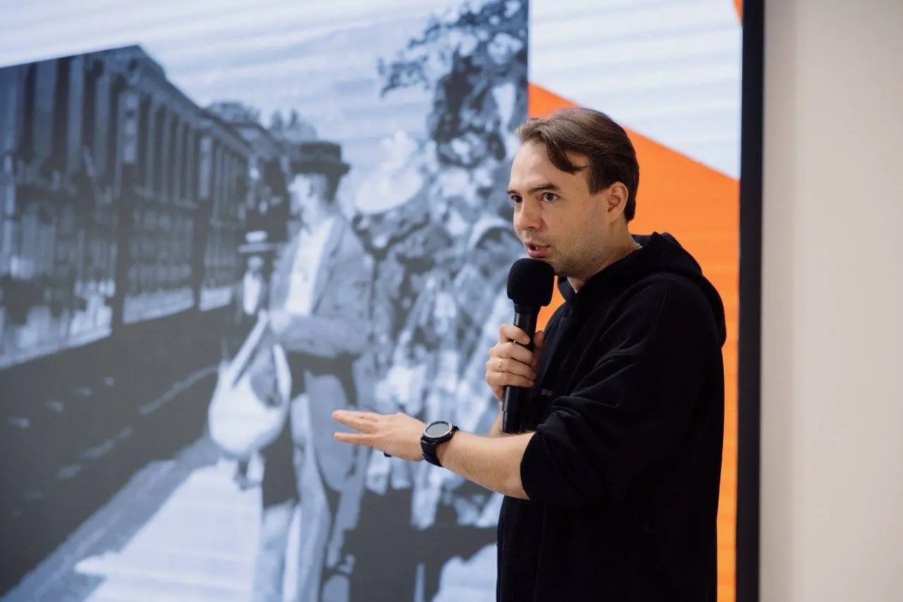 Сергей Косенчук на ШУМной лекции🔥
23 апреля наш гендиректор выступил в Ростове-на-Дону с темой «Контент про регион: как делать локальные темы интересными» | Сетка — социальная сеть от hh.ru