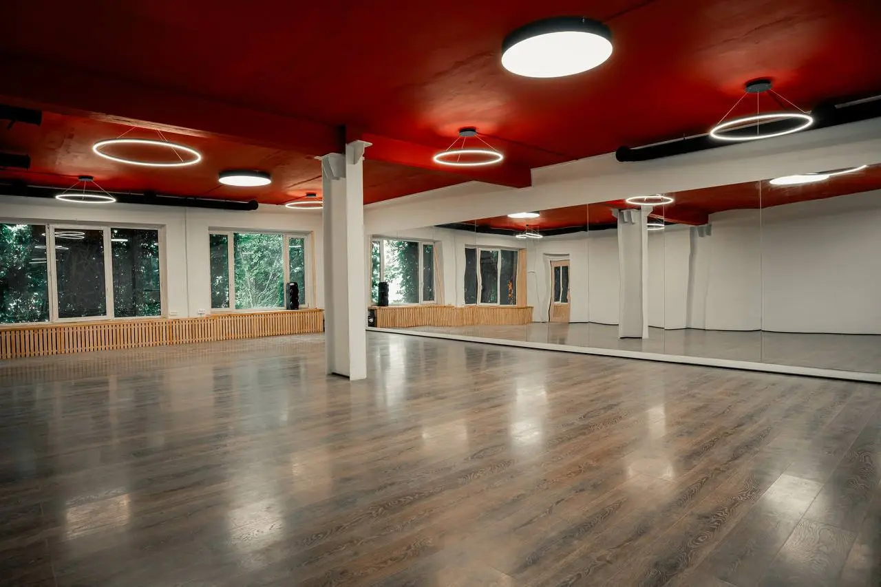 КЛИНЕР (УБОРЩИЦА)
От 4 000₽/смена
Школа танцев «YouDance»
• Москва, м | Сетка — социальная сеть от hh.ru