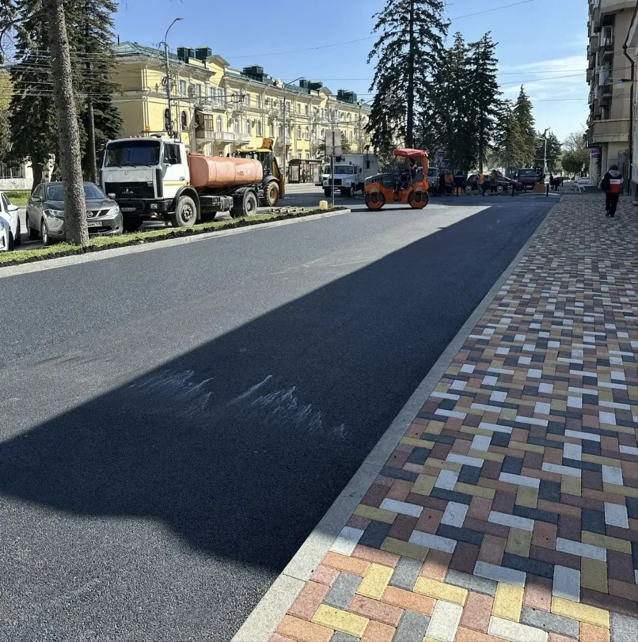 В Ставрополе завершили ремонт тротуара на ул. Советской — от Булкина до проспекта Октябрьской Революции. Обновлено более 900 м² и обустроены парковки
Комплексные работы провели и на ул | Сетка — социальная сеть от hh.ru