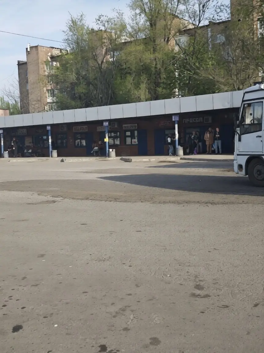 Макеевка, АС "Плеханова" - засыпали ямы по колено в асфальте. | Сетка — социальная сеть от hh.ru