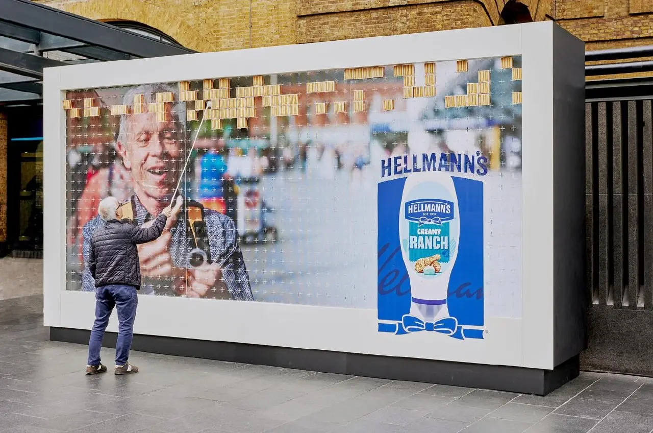 Забавный интерактивный билборд от Hellmann's. Бренд искал пути для того, чтобы повысить продажи соуса ранч в Британии | Сетка — социальная сеть от hh.ru