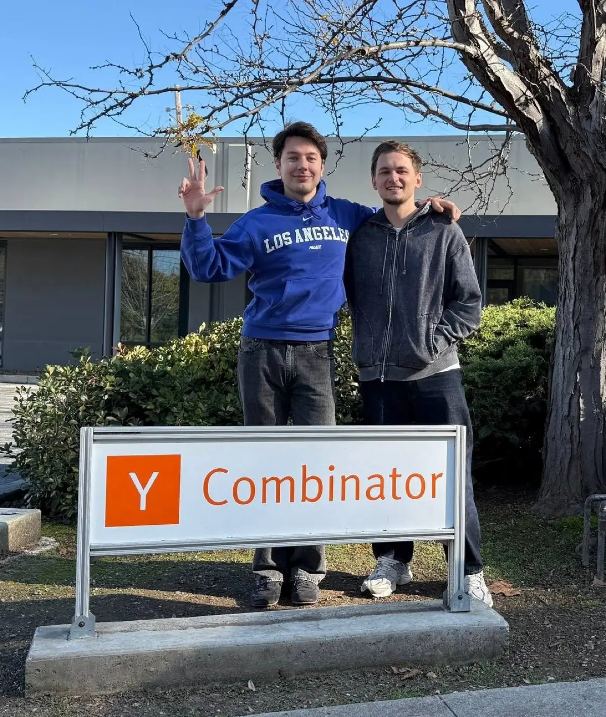 #вакансиядня
Content-Led Growth Manager (AI Startup, YC) в 21st.dev
— стартап из Калифорнии, backed by Y Combinator и международными фондами | Сетка — социальная сеть от hh.ru