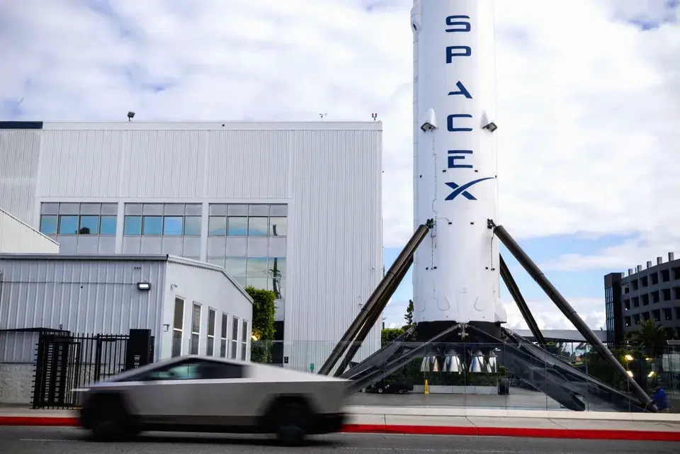 Активисты выражают обеспокоенность по поводу IPO SpaceX:
Компания SpaceX, принадлежащая Илонe Маску, сталкивается с протестами, поскольку она готовится к сделке, которая может стать крупнейшим IPO в и... | Сетка — социальная сеть от hh.ru
