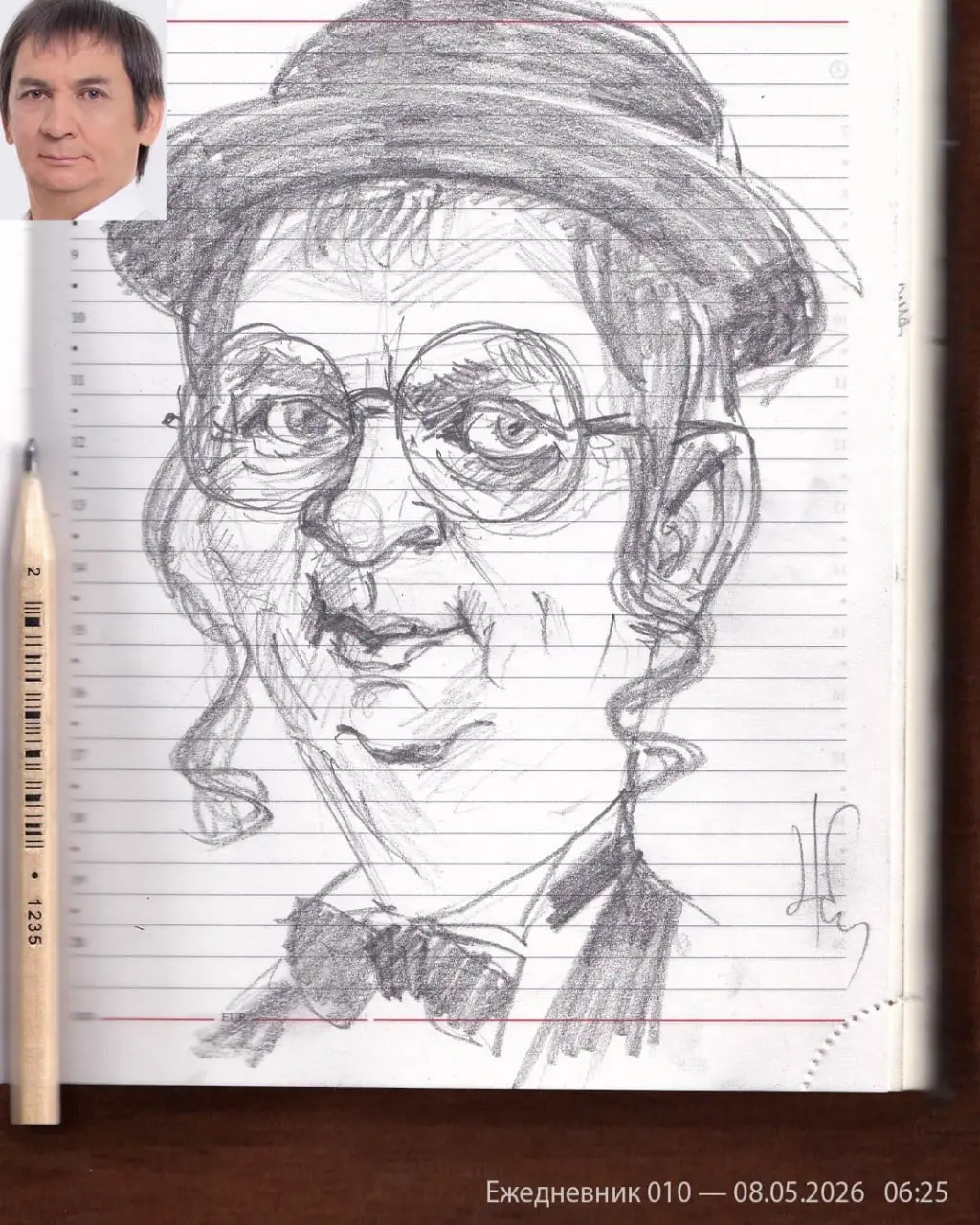 "Пельмени" —Александр Попов.
Он известен как «самый молчаливый участник» шоу «Уральские Пельмени».
Зрители чаще всего запоминают его по роли «смешного еврея»😜 | Сетка — социальная сеть от hh.ru
