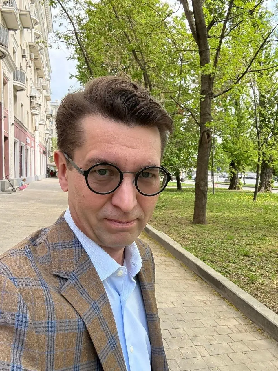 Сегодня провёл карьерную консультацию для парня с заработной платой 200 млн/год
Участник Клуба Ильгиз Валинуров рассказывает что-то на богатом:
Ну обычный 😜
Работал в банках, рос в карьере
И что же от... | Сетка — социальная сеть от hh.ru
