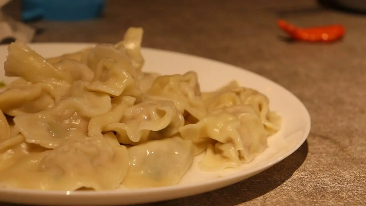 🥟 17 мая в 18:00 идём в лапшичную Lan Ma на мастер-класс по лепке китайских пельмешек — цзяоцзы и вонтонов 🇨🇳
👥 Группа до 15 человек
👶 Можно приходить с детьми любого возраста — лепить совсем не сложн... | Сетка — социальная сеть от hh.ru