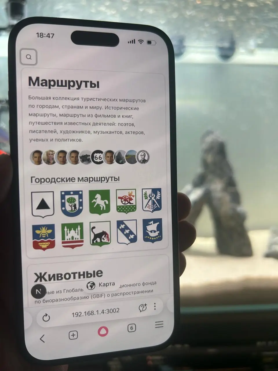 Продолжаю готовиться к релизу. Сделал важную задачу — адаптив. Сначала я хотел сделать дровер поверх карты, но заставить его работать как надо не получилось. Поэтому пришлось начать сначала | Сетка — социальная сеть от hh.ru