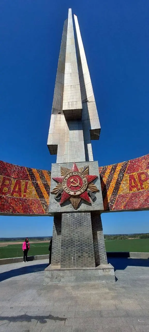 С Днём Победы! 🕊️
Для меня 9 Мая — это день памяти, силы и огромной благодарности людям, которые смогли пройти через невозможное и отстоять жизнь.
А ещё очень личный, очень глубокий праздник | Сетка — социальная сеть от hh.ru