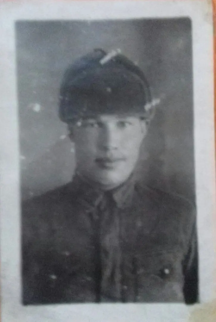 Мой дедушка:
Андриановский Анатолий Михайлович (06.03.1920г. - 11.05.1976г.), гвард. Красноармеец, шофёр. Наименование части: 710 отд. авто. трансп. роты Полевого упр. армии | Сетка — социальная сеть от hh.ru