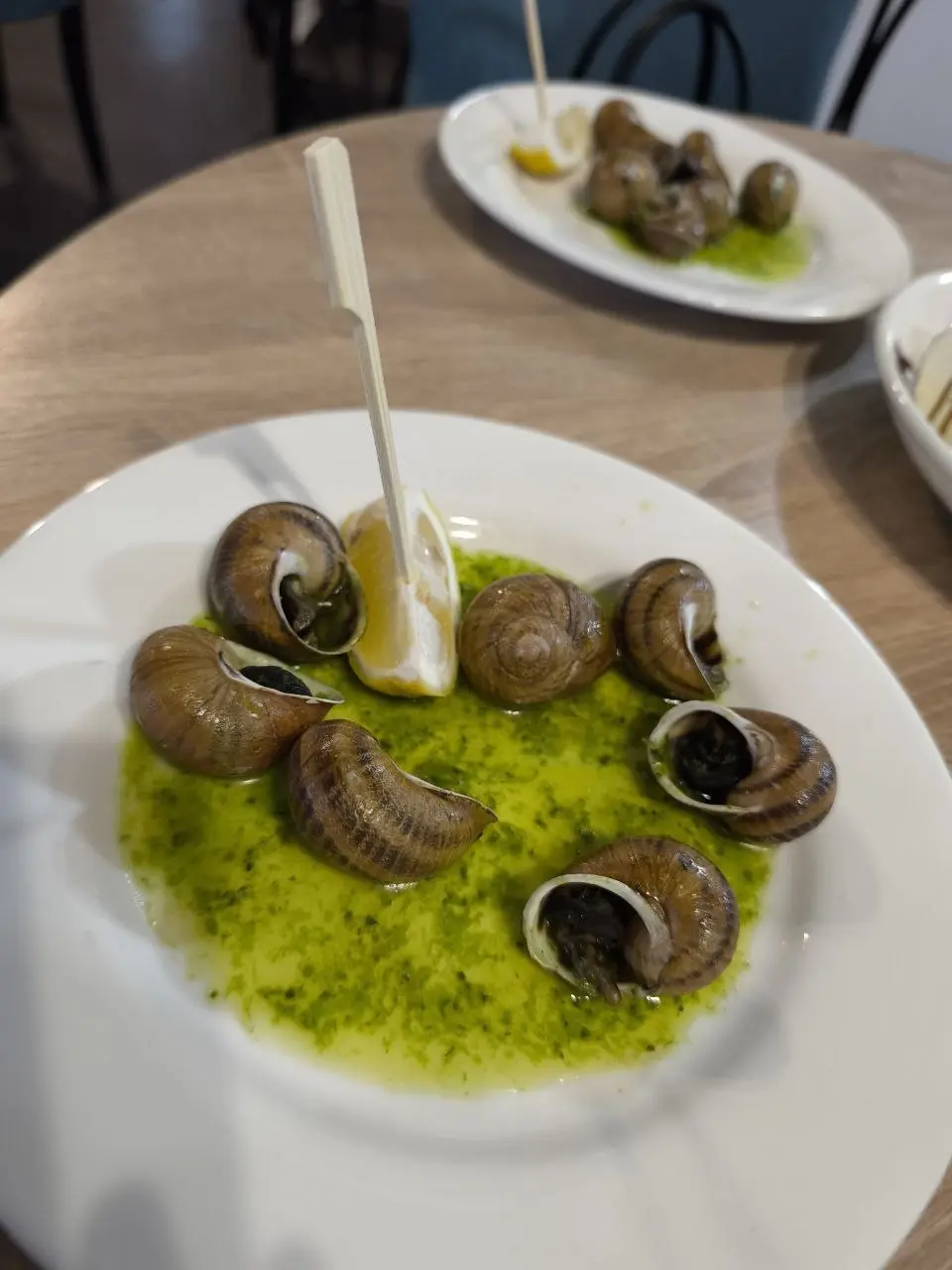 Не только про работу :

Начали расцветать ириры (обожаю)
Пили вино 2012 года (вкусно)
Ели вкусные улитки в чесночном соусе (очень вкусно) в Семигорье и к нам даже пришел местный кот Василий и прилег н... | Сетка — социальная сеть от hh.ru