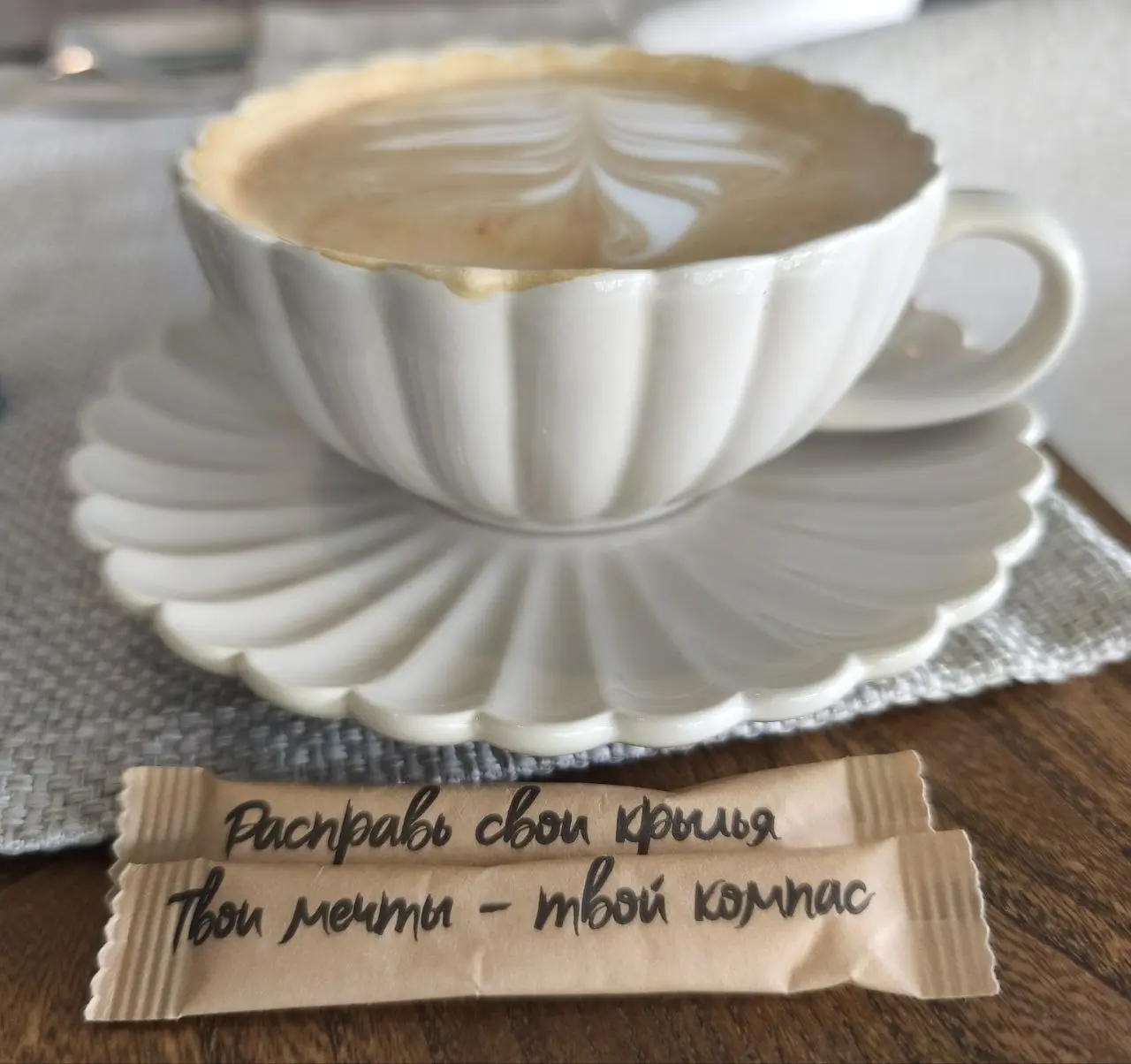 Не только про работу :

Начали расцветать ириры (обожаю)
Пили вино 2012 года (вкусно)
Ели вкусные улитки в чесночном соусе (очень вкусно) в Семигорье и к нам даже пришел местный кот Василий и прилег н... | Сетка — социальная сеть от hh.ru