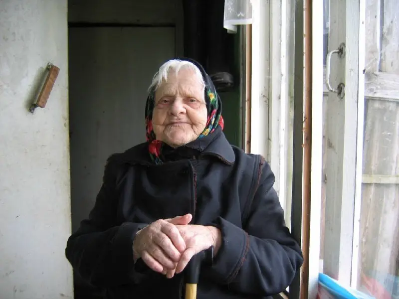 Моя прабабушка.
Белова Зинаида Ивановна 1919-2013, в войну ей было всего 22, она потеряла на фронте любимого, оставшись одна с 3 маленькими детьми | Сетка — социальная сеть от hh.ru