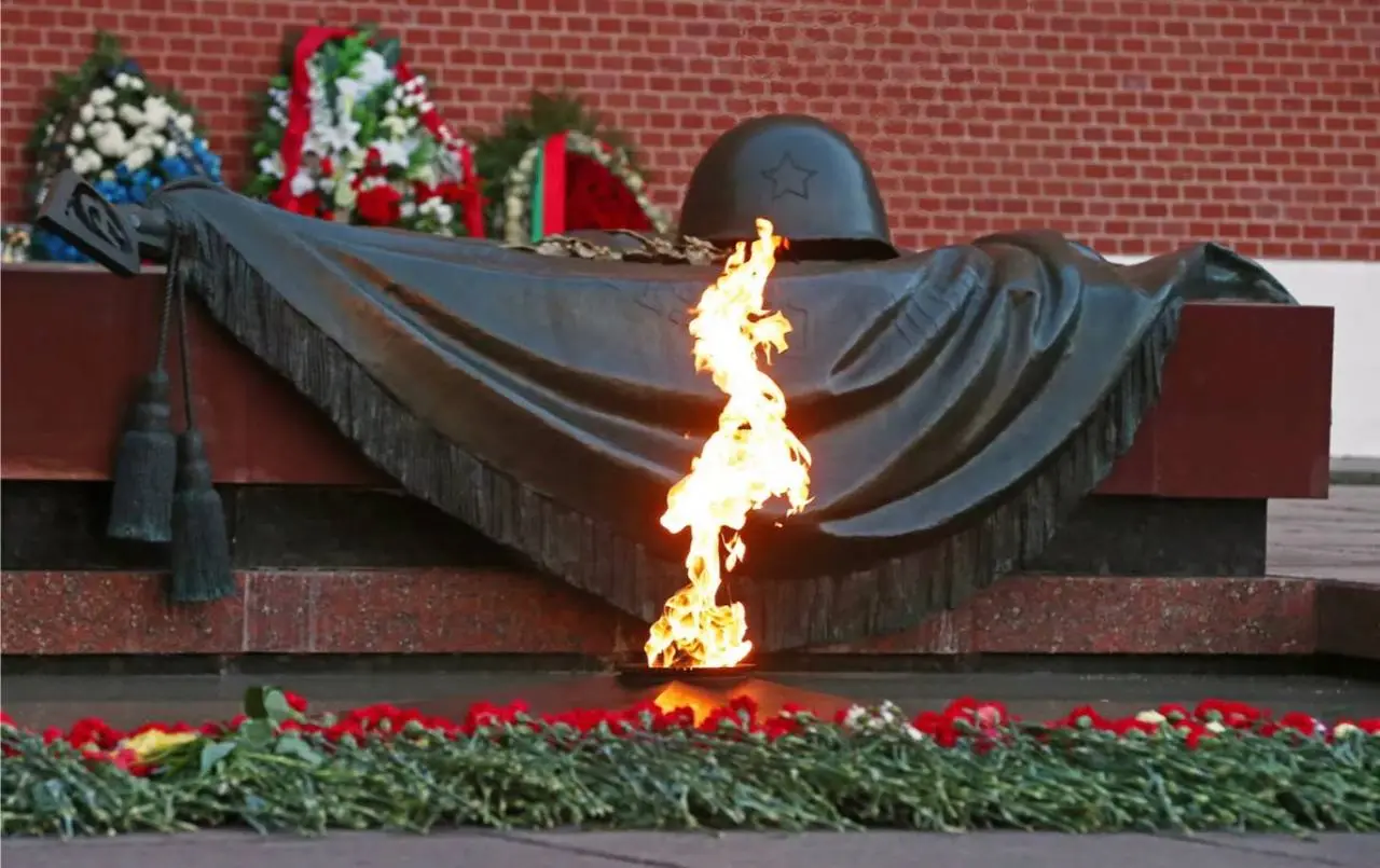Вечная память!
Светом благодарной памяти, светом любви нашей, светом скорби нашей, пусть озарятся имена павших | Сетка — социальная сеть от hh.ru