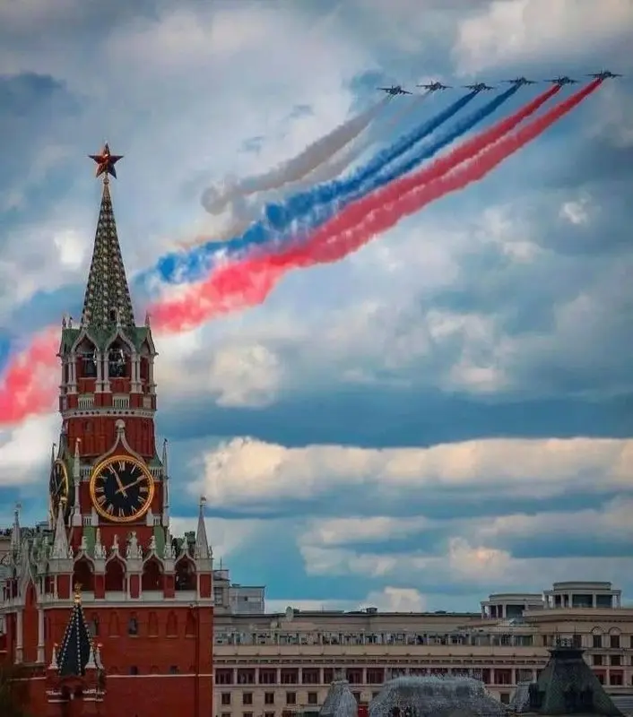 🧧 С Днём Великой Победы!
Этот день навсегда останется в нашей памяти. Пусть над головами всегда будет чистое небо, а в сердцах – гордость за великую историю нашего Отечества | Сетка — социальная сеть от hh.ru