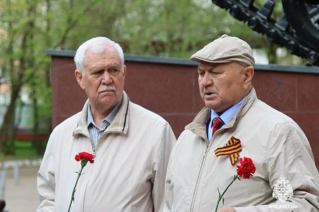 Пока мы помним – они живы…
🎗Сотрудники и ветераны ВНИИПО МЧС России почтили память своих коллег и всех павших, которые в годы Великой Отечественной войны внесли неоценимый вклад в Победу | Сетка — социальная сеть от hh.ru
