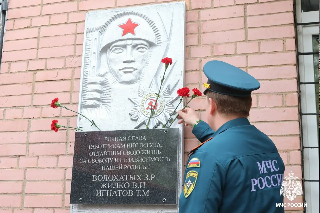 Пока мы помним – они живы…
🎗Сотрудники и ветераны ВНИИПО МЧС России почтили память своих коллег и всех павших, которые в годы Великой Отечественной войны внесли неоценимый вклад в Победу | Сетка — социальная сеть от hh.ru