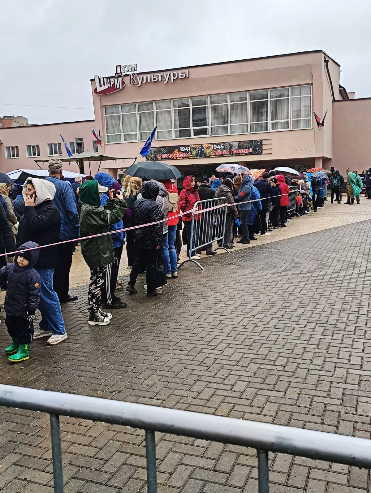 С Днём Победы!
Поздравляю всех с праздником! Я помню, мы помним! Гордимся своими Героями.
Парад прошел, пролетели наши самолёты. Но праздник только начинается | Сетка — социальная сеть от hh.ru