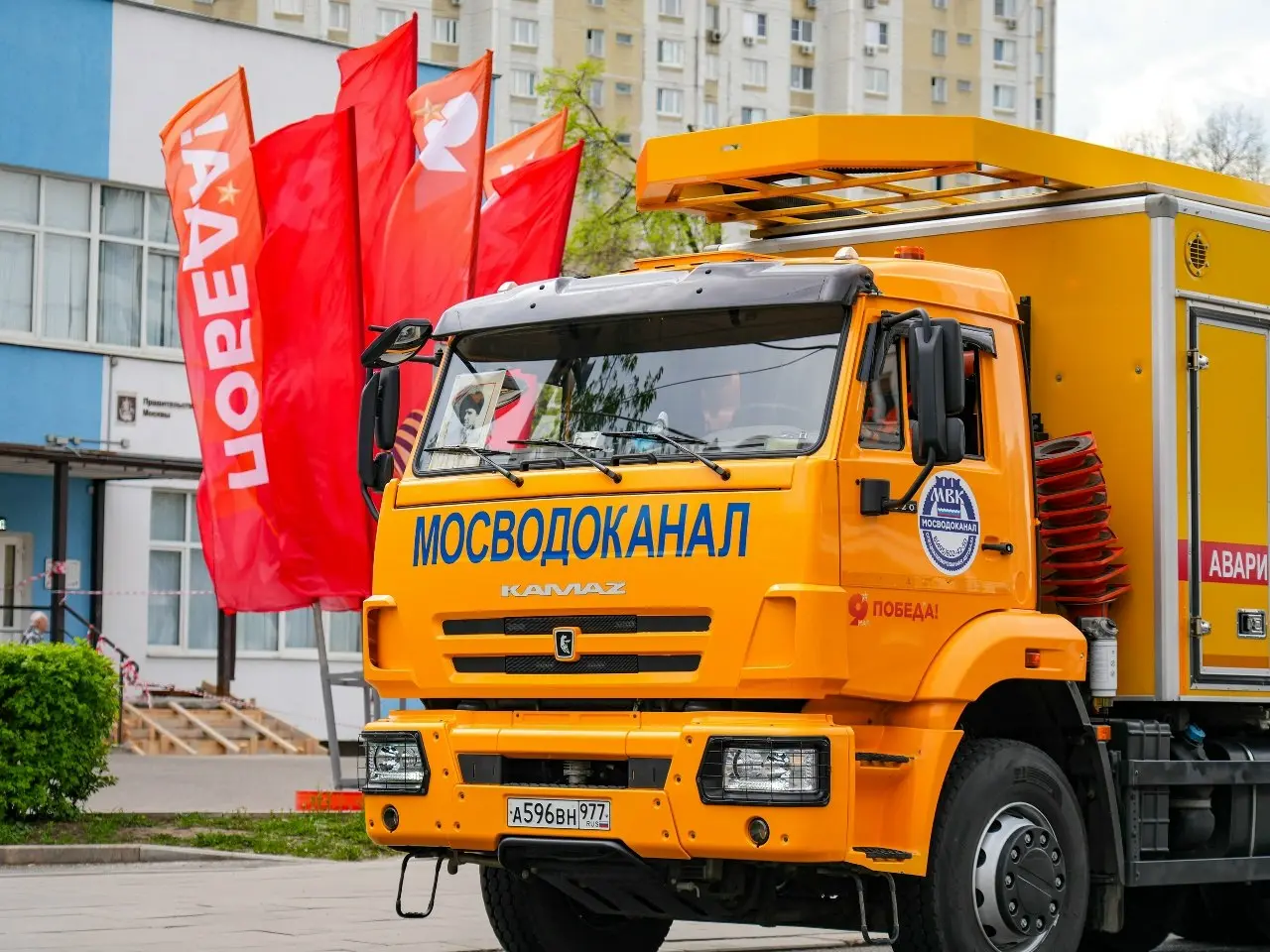 🇷🇺🚚Мосводоканал регулярно участвует во Всероссийской акции «Бессмертный автополк» - трогательной и важной инициативы, объединяющей поколения | Сетка — социальная сеть от hh.ru