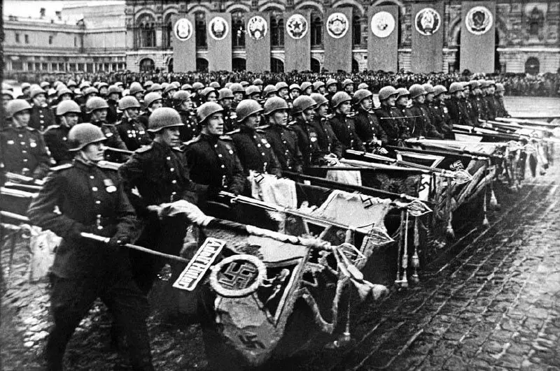 Место моего самого любимого произведения военных лет по праву занимает поэма Александра Твардовского "Василий Тёркин" | Сетка — социальная сеть от hh.ru