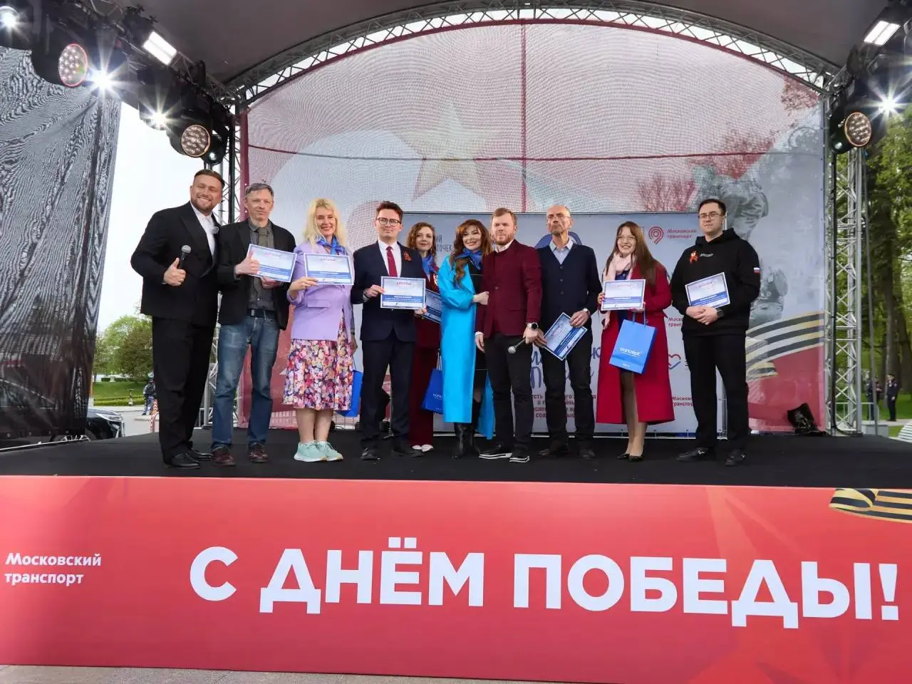 В День Победы принял участие в торжественном мероприятии «Синий платочек» на Северном Речном Вокзале | Сетка — социальная сеть от hh.ru