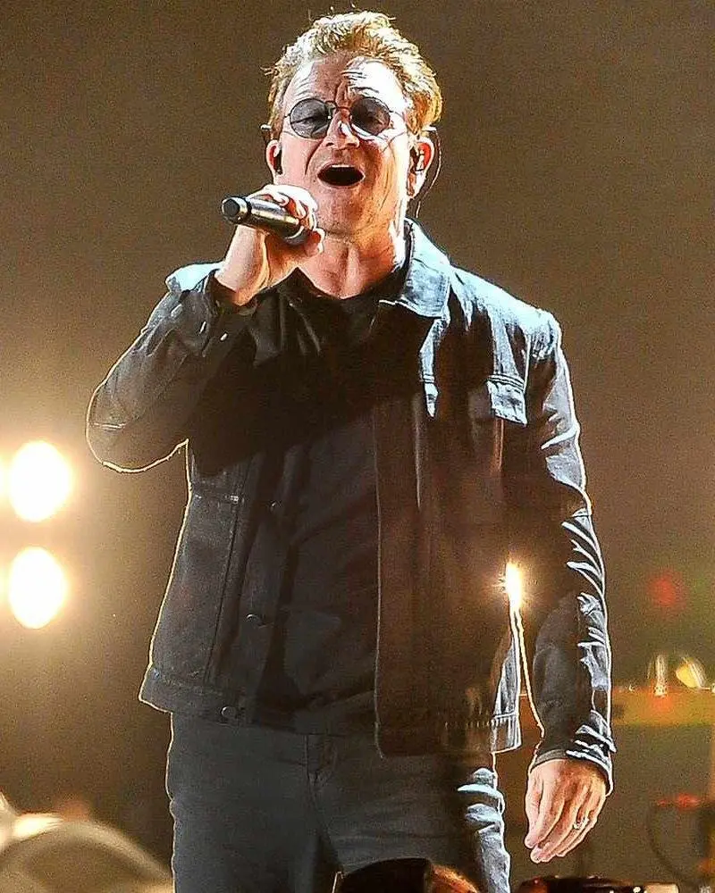 66 лет легенде! 🔥
Солист U2 получил псевдоним «Боно» ещё в школе — вдохновившись вывеской магазина слуховых аппаратов Bonavox, что означает «хороший голос» 🎧✨ | Сетка — социальная сеть от hh.ru