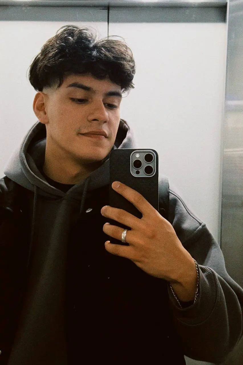 Саморазвитие как индустрия мертво ⚰️
Я сам пишу про самоменеджмент уже несколько лет и с каждым месяцем всё яснее ловлю себя на одной мысли – то, что мы привыкли видеть и читать, перестало работать | Сетка — социальная сеть от hh.ru